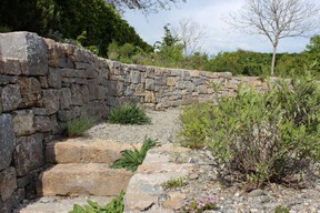 Scheuermann-Naturstein-Showroom-Mauern-Rustikal-18